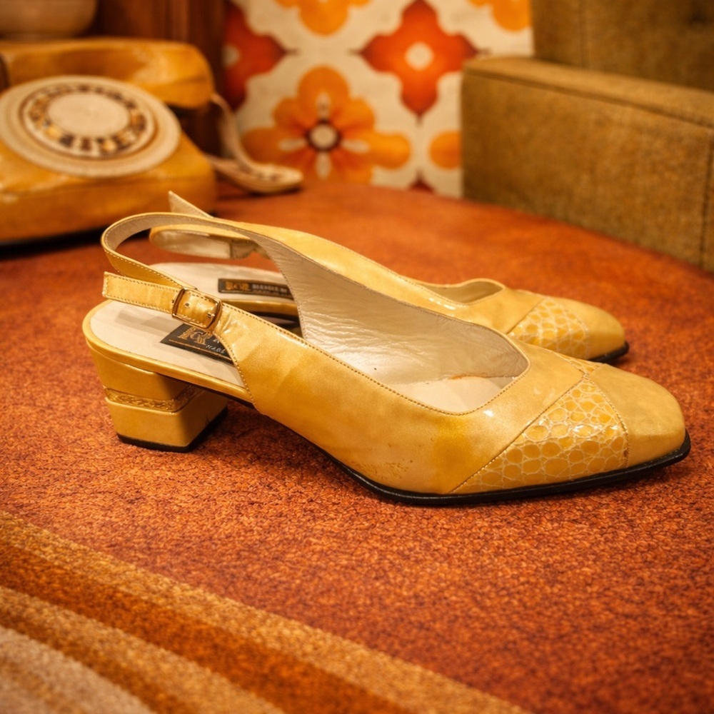 Vintage Roberto Capucci yellow patent leather slingback block heel size 6